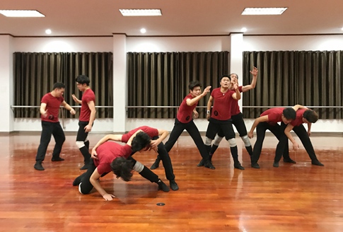 演员年终考核,展现舞蹈功底 (1)_副本.jpg