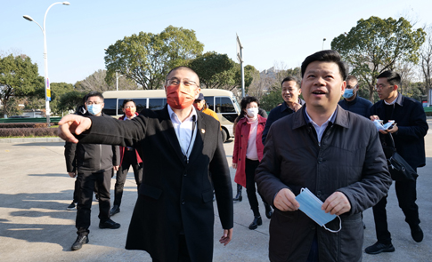 无锡市委常委、宣传部部长一行在无锡影视基地实地走访调研.jpg 无锡市委常委、宣传部部长一行在无锡影视基地实地走访调研.jpg