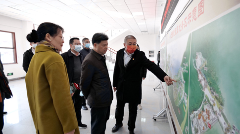 分公司总经理介绍无锡影视基地情况.jpg 分公司总经理介绍无锡影视基地情况.jpg