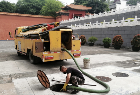 组织实施景区化粪池专项清淤工作.jpg 组织实施景区化粪池专项清淤工作.jpg