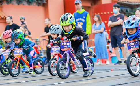 南海景区小骑手上演别样的“速度与激情”-Z.JPG