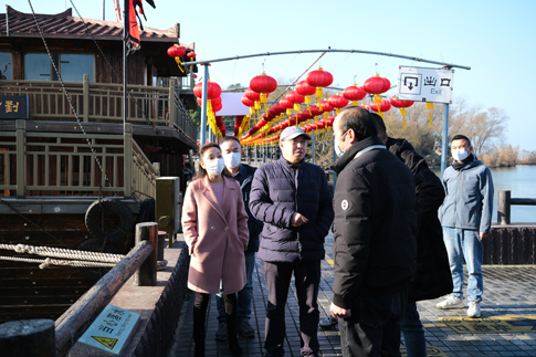 无锡影视基地分公司安全领导小组检查游船码头安全.jpg