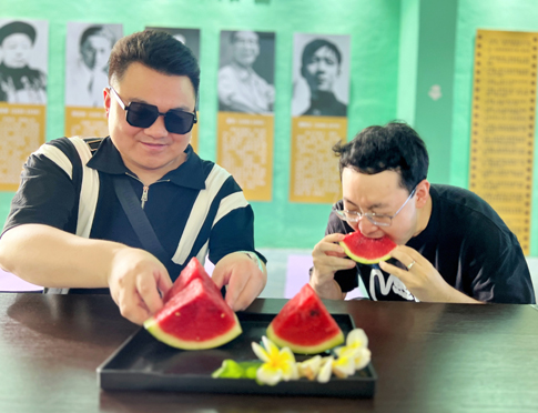 南海景区“炫瓜王”挑战赛.jpg 南海景区“炫瓜王”挑战赛.jpg