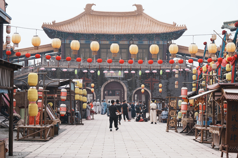 3节目组在水浒城御街置景拍摄.jpg 3节目组在水浒城御街置景拍摄.jpg