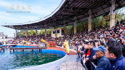 10南海景区演出现场座无虚席.jpg 10南海景区演出现场座无虚席.jpg