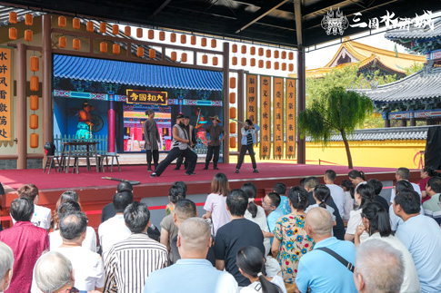 3无锡景区新建擂台演出氛围热烈.jpg