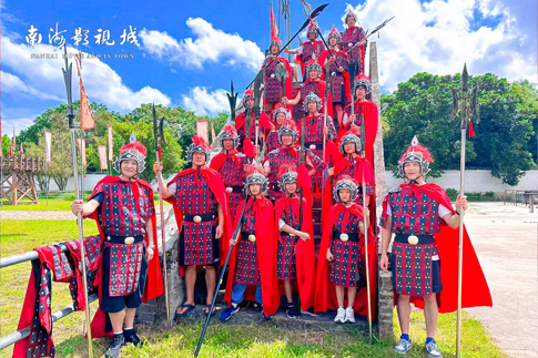 6南海景区《三英战吕布》招募士兵群演场场满员.jpg