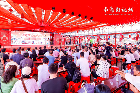 8南海景区太空漫步特技演出现场.jpg